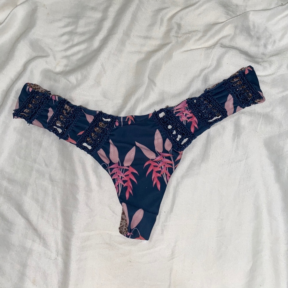 Helicona acacia bottoms size small